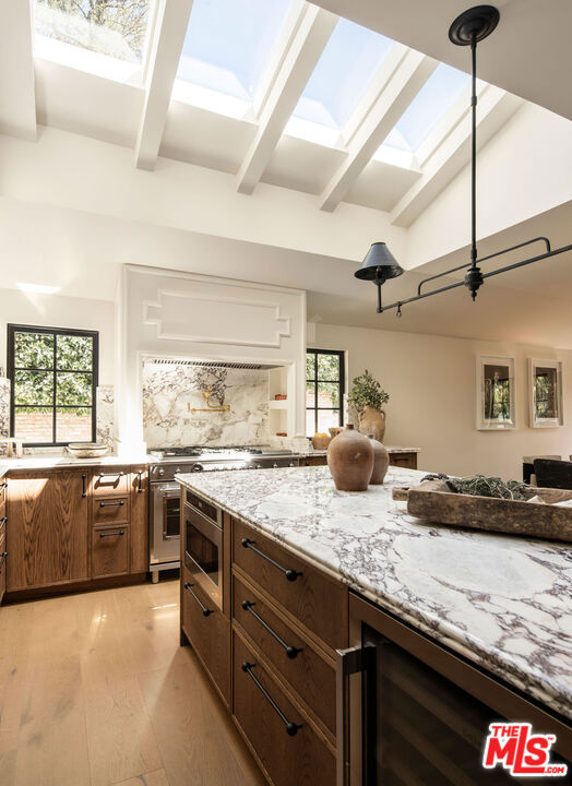 1524 Sunset Plaza Drive