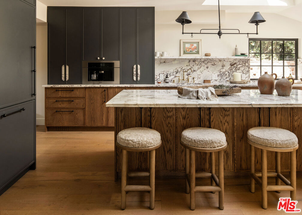 1524 Sunset Plaza Drive