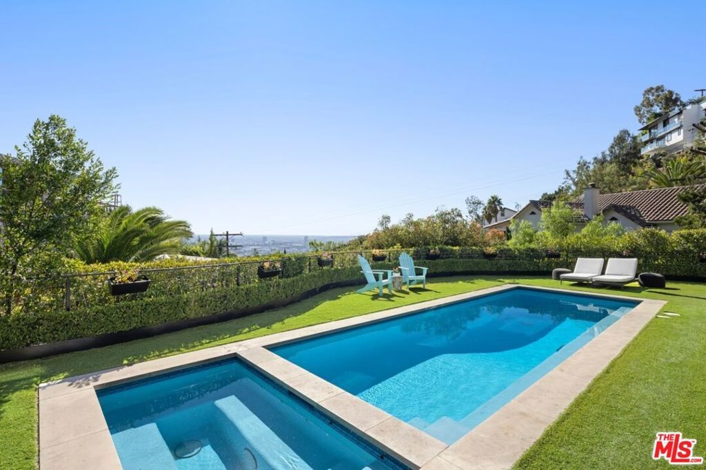 Photo of 1640 N Kings Road, Los Angeles, CA 90069 (MLS # 25597957)