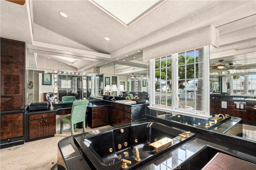 Harbor Island ""Drive"" (HIDC) - Residential Lease