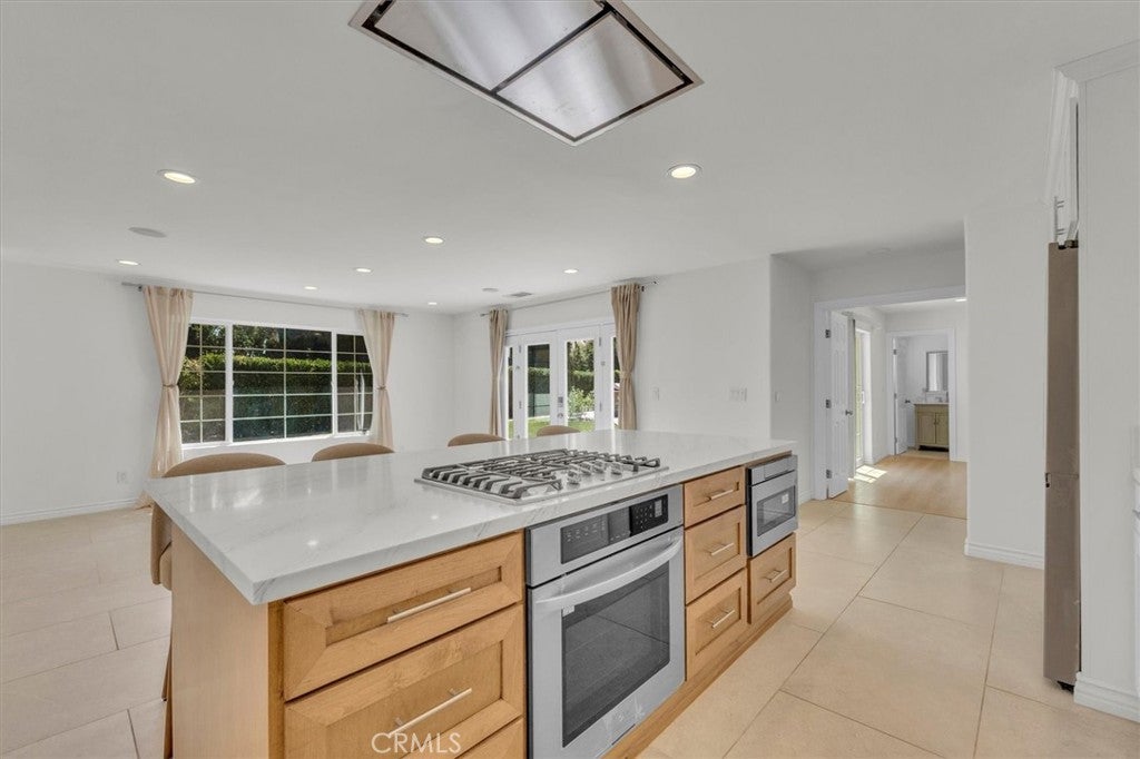 Properties 2 22720 Oxnard Street