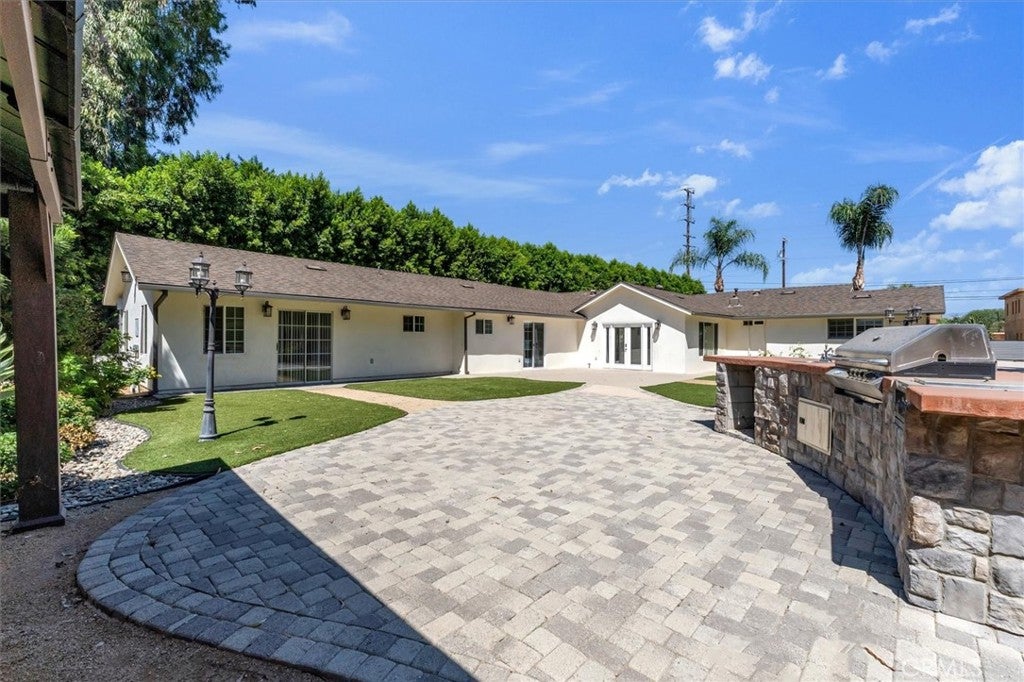 Properties 1 22720 Oxnard Street