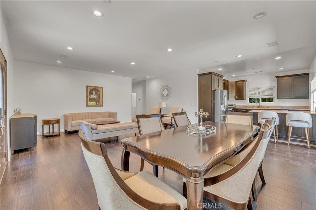 Properties 4 22720 Oxnard Street