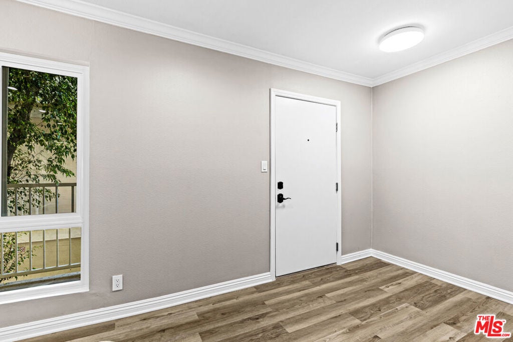 5320 Zelzah Avenue 214