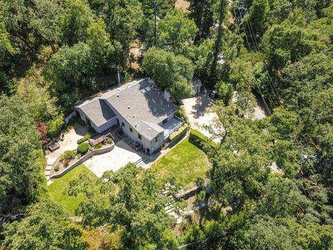 Photo of 21 Old Spanish Trail, Portola Valley, CA 94028 (MLS # ML82048701)