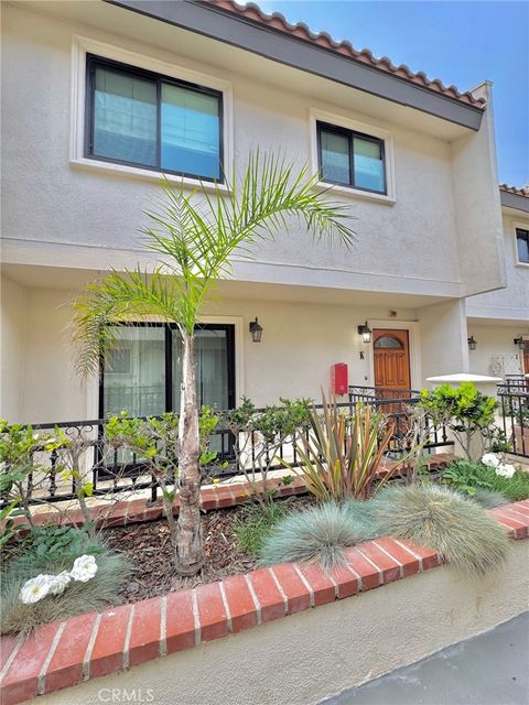 Photo of 1301 S Catalina Ave #K, Redondo Beach, CA 90277 (MLS # SB25265307)