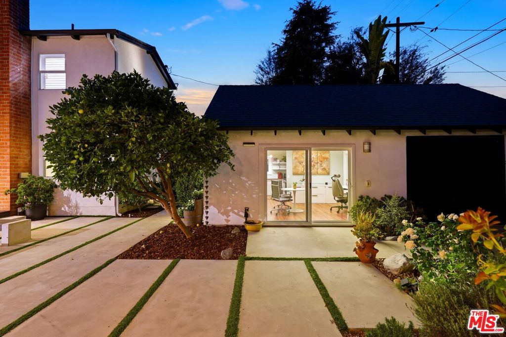 Photo of 12531 Mitchell Avenue, Los Angeles, CA 90066 (MLS # 26871957)