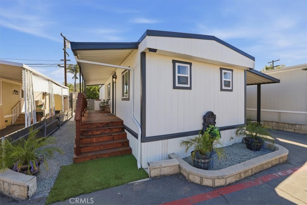 751 E Bradley Avenue 25