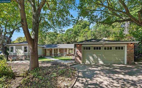 Photo of 120 Las Vegas Rd, Orinda, CA 94563 (MLS # 41128041)