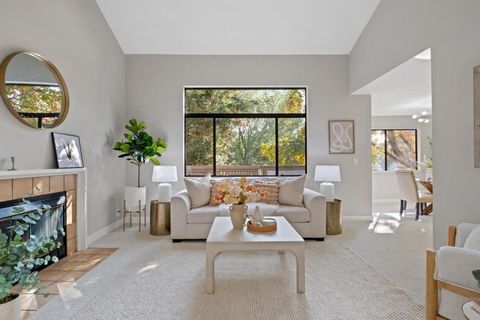 Photo of 1327 Pebble Court, San Jose, CA 95131 (MLS # ML82028343)