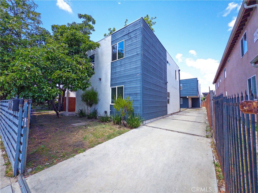 645 W 97th ST, Los Angeles CA 90044