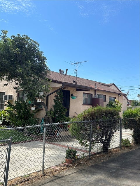 Photo of 8719 Tilden Ave, Panorama City, CA 91402 (MLS # SR26172387)