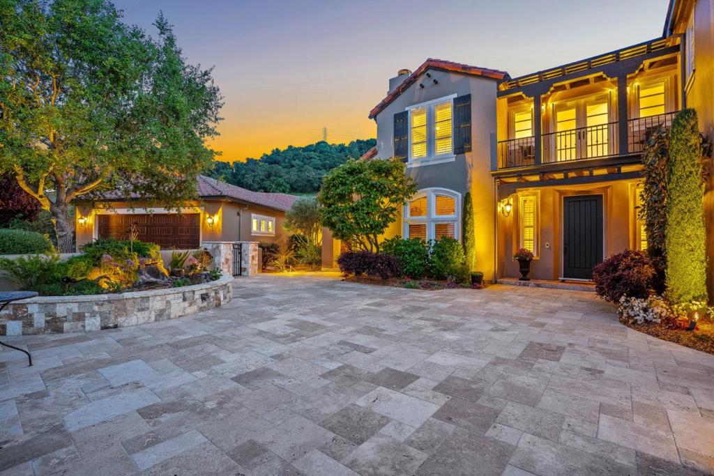 1405 Lakeview Court