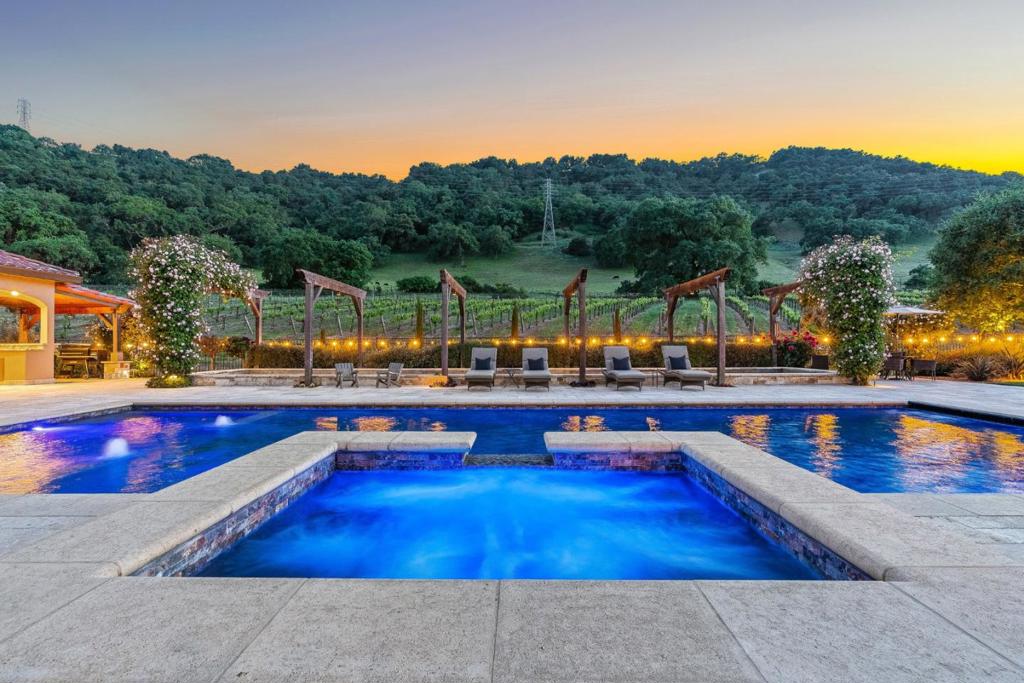 1405 Lakeview Court