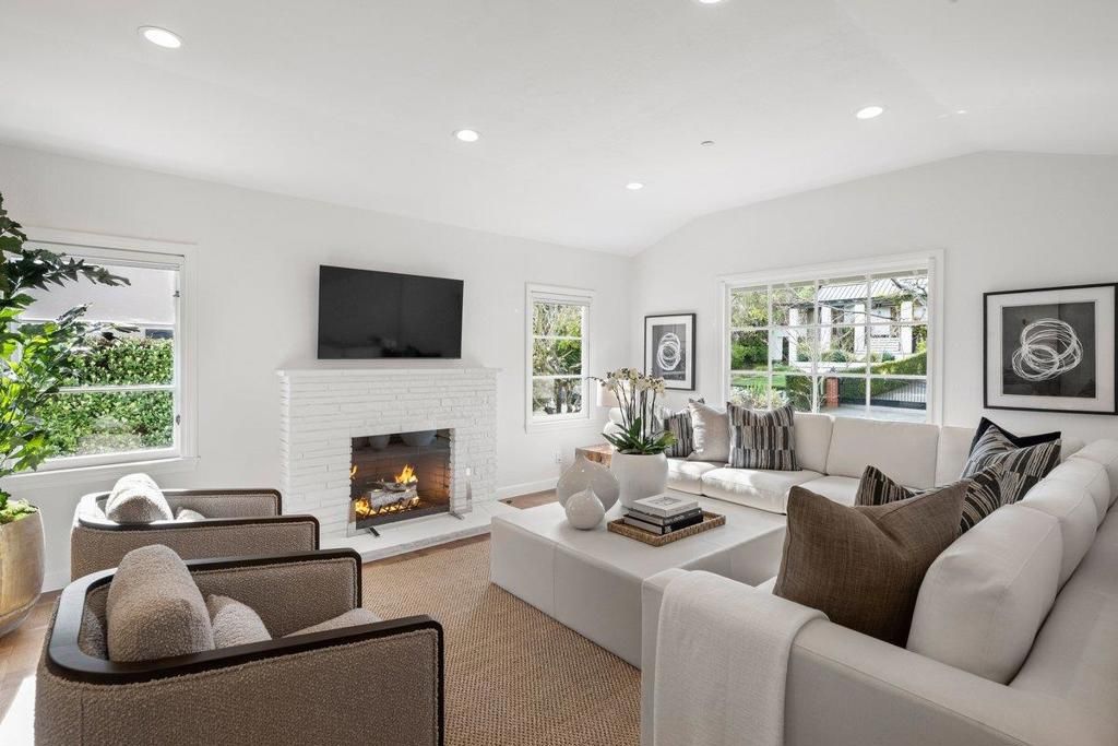 Photo of 152 Pepper Avenue, Burlingame, CA 94010 (MLS # ML82035150)