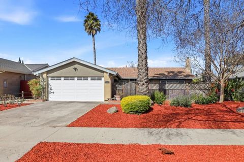 Photo of 6964 Polvadero Drive, San Jose, CA 95119 (MLS # ML82037363)