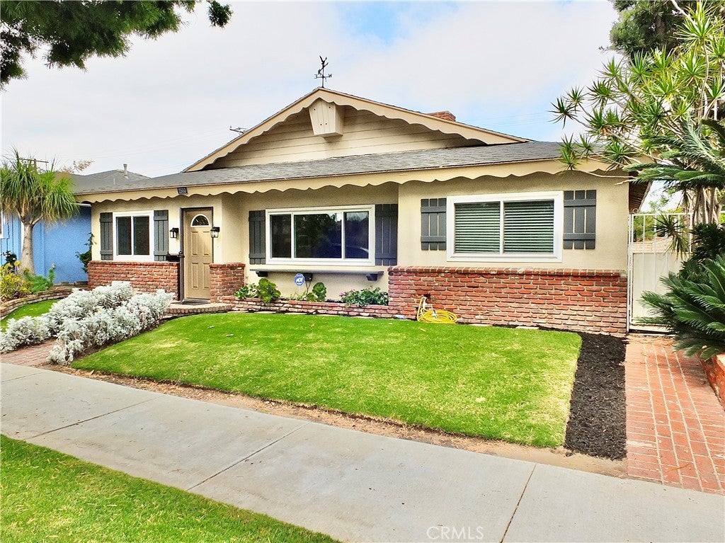 2553 Pine Avenue