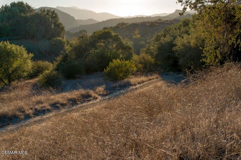 Tiny photo for 2676 Castillo Circle, Thousand Oaks, CA 91360 (MLS # 226004836)
