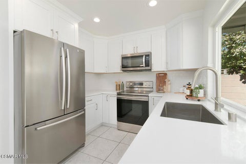 Tiny photo for 2676 Castillo Circle, Thousand Oaks, CA 91360 (MLS # 226004836)