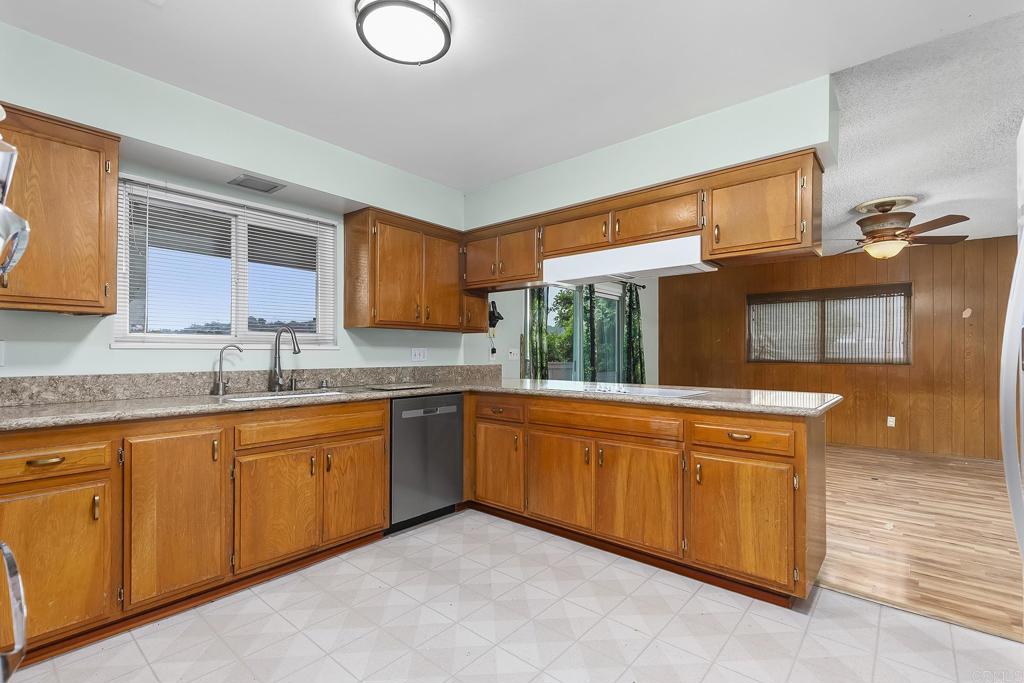 5995 BROADMOOR DR