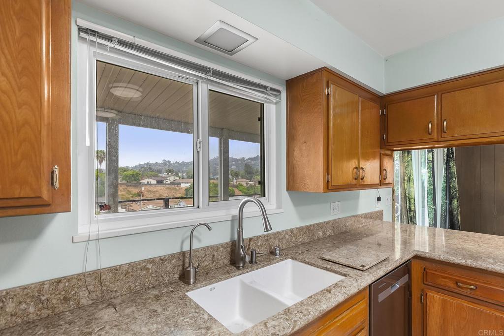 5995 BROADMOOR DR