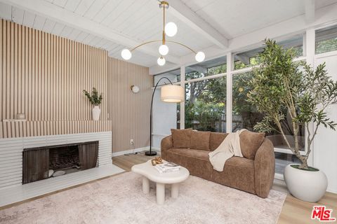 Photo of 130 Alta Avenue #A, Santa Monica, CA 90402 (MLS # 26638655)