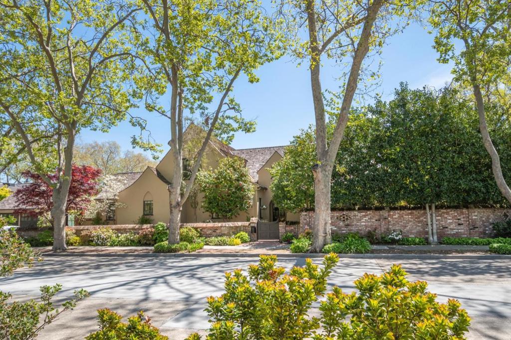 Updated Tudor in Excellent North Palo Alto Location // Private Yard // High-end Appliances //Top-Rated School District // Walk to Community Center/Rinconada Park