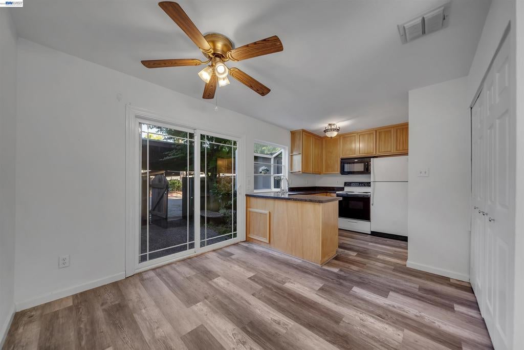 8848 La Riviera Dr B