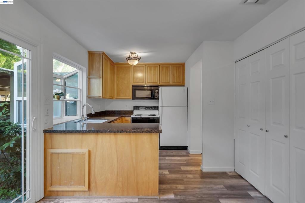 8848 La Riviera Dr B