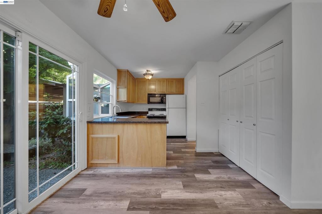 8848 La Riviera Dr B