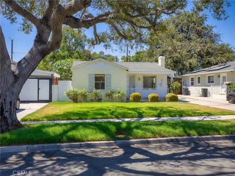 Photo of 431 N Fairview Street, Burbank, CA 91505 (MLS # BB26190386)