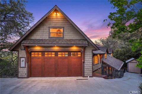 Photo of 27366 Matterhorn Dr, Lake Arrowhead, CA 92352 (MLS # IG26088442)