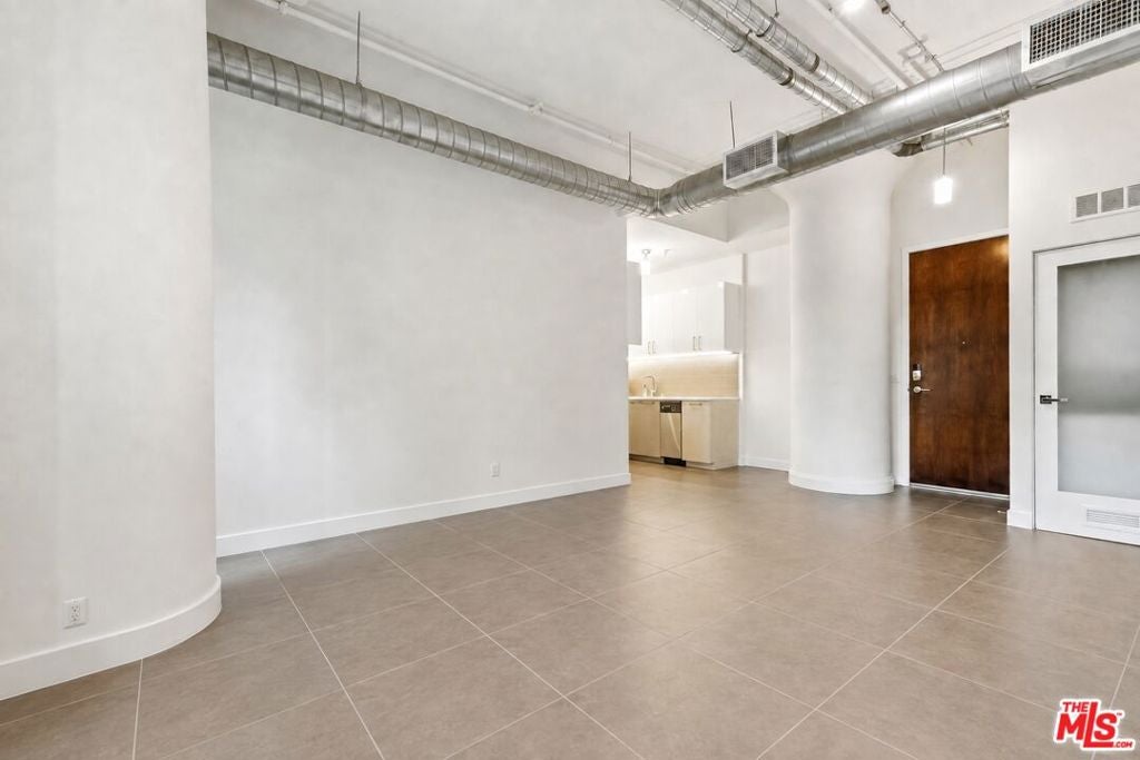 939 S Broadway 308