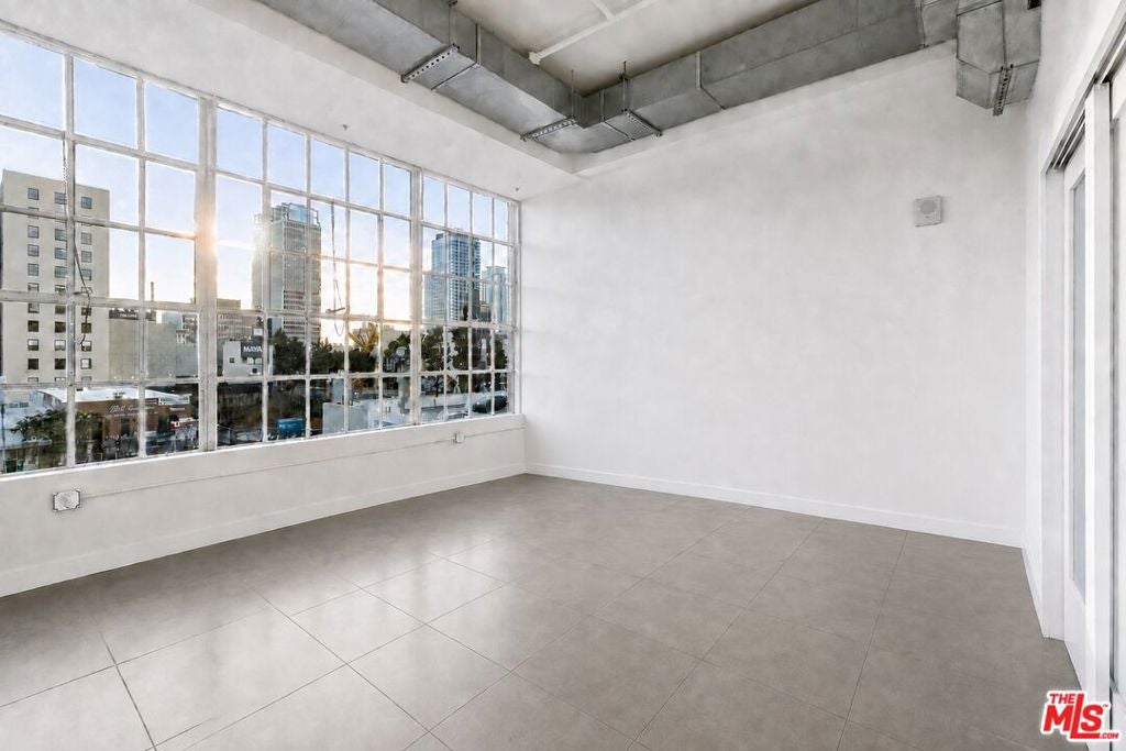 939 S Broadway 308
