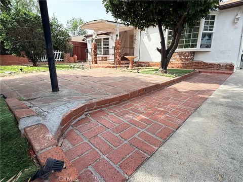 22111 Covello Canoga Park CA 91303