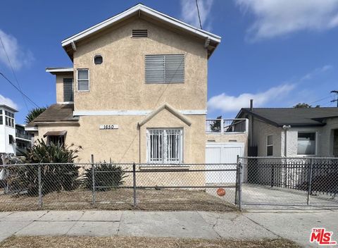 Photo of 1650 S Rimpau Boulevard, Los Angeles, CA 90019 (MLS # 25556607)