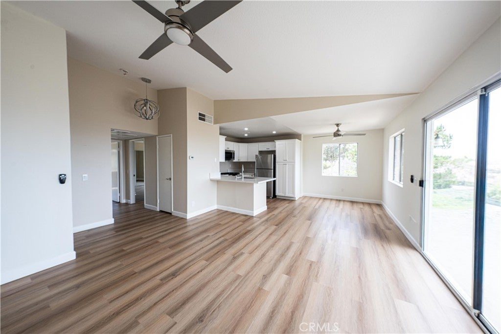 2568 Avenida Del 201