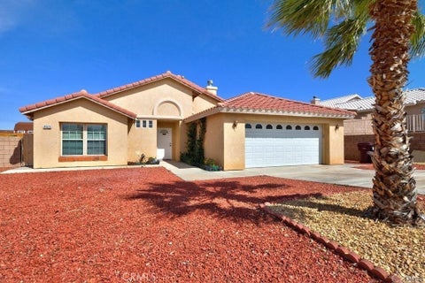Photo of 8523 Barberry Avenue, Yucca Valley, CA 92284 (MLS # GD26210326)
