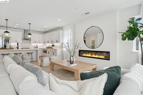 Photo of 5549 Promontory Way Way, Antioch, CA 94531 (MLS # 41132340)