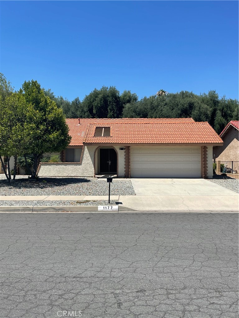 Newly remodel home featuring 3 bedroom, 2 bathrooms, 2 car garage, double entry door, open floor plan with Livingroom, fireplace, nice big kitchen
Home is 1318 Sf and lot is 6098 SF . New inside paint, new flooring, new appliances, new beautiful bathrooms, large cover rear patio. Located on the Seven Hills 55 Plus community. Close to Churches, Shopping Centers, Schools.