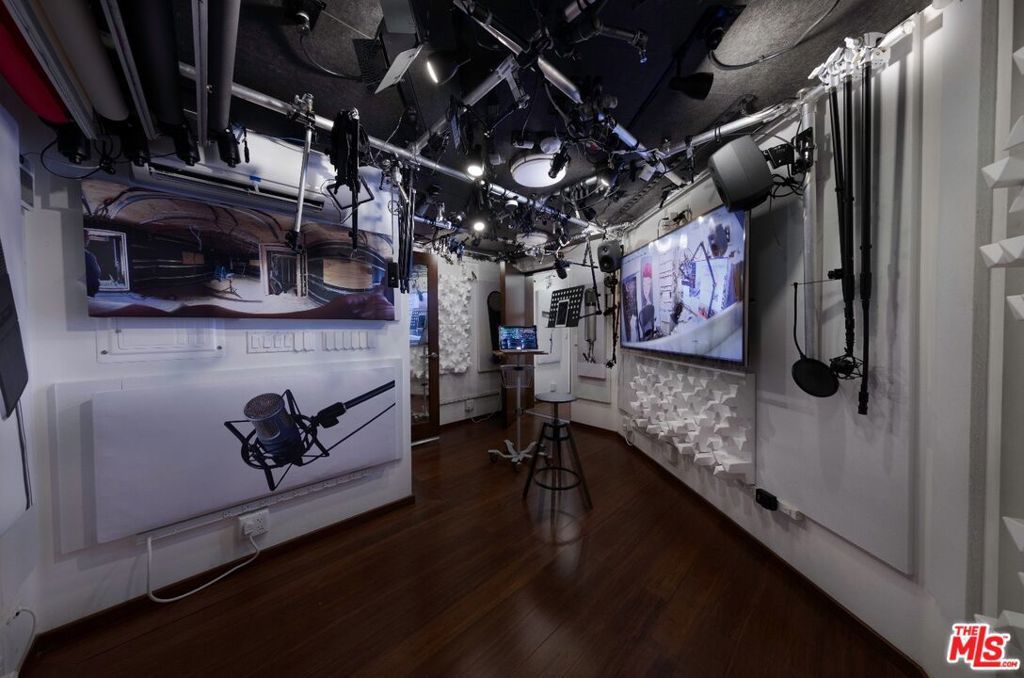 Photo of 4447 Calhoun Avenue, Sherman Oaks, CA 91423 (MLS # 25591993)