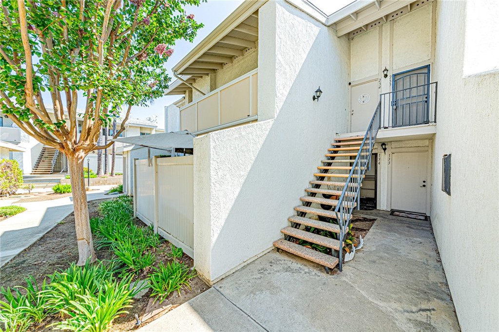 Introducing a beautifully updated 2-bedroom, 2-bathroom home in the desirable Smoketree community! This fully remodeled property features high ceilings that allow for plenty of natural sunlight, giving the home a bright and airy feel.
The kitchen, both bathrooms, living room, and flooring have all been upgraded, and the home is move-in ready. It also includes an in-unit washer and dryer for added convenience. Thanks to the high ceilings, the space feels cooler and more expansive.
This home comes with a low HOA fee, access to a community pool, a detached 2-car garage, and plenty of guest parking within the community.
It’s rare to find a home in such excellent condition, in a safe and well-maintained community, at this price point. The property is also ideally located near schools, a police station, markets, gas stations, and other everyday essentials.
Schedule a tour today and don’t miss this great opportunity!