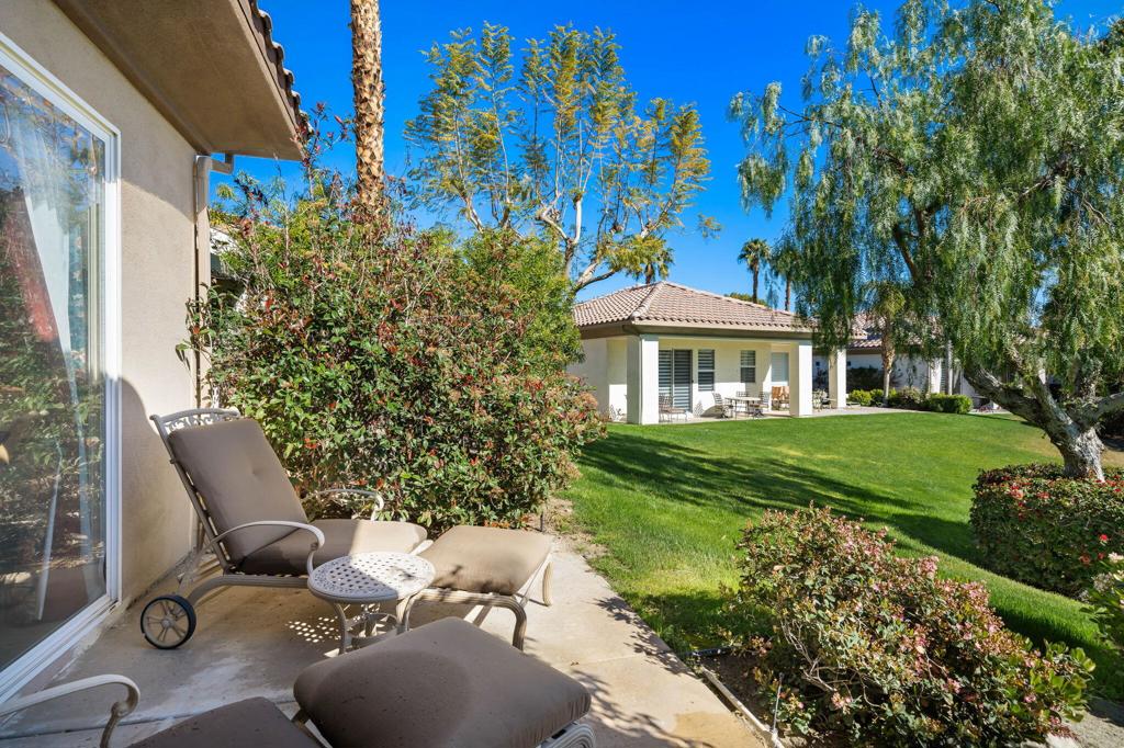 Mission Hills/Lake Front - Residential