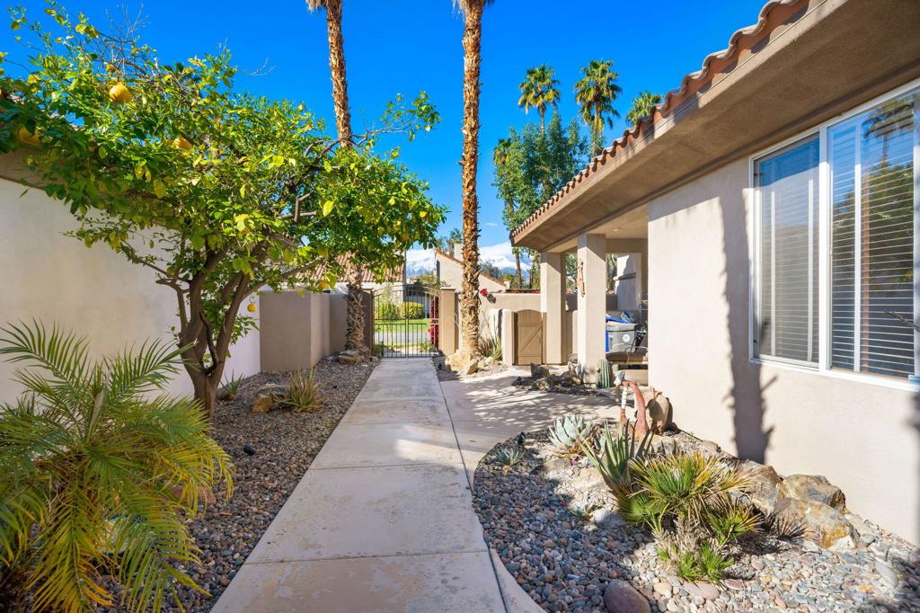 Mission Hills/Lake Front - Residential