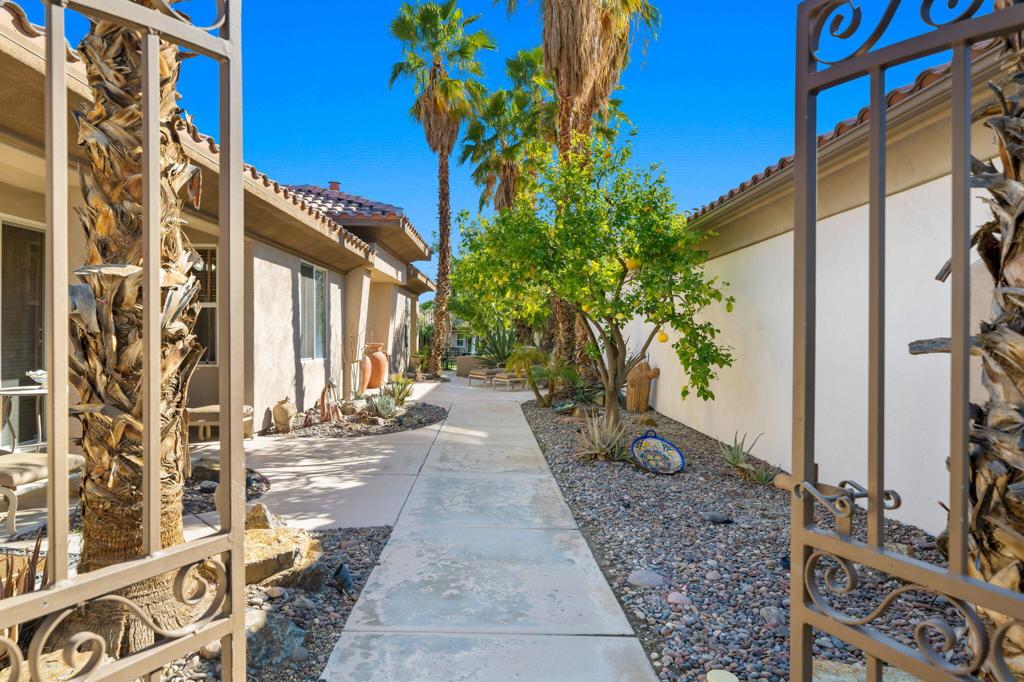 Mission Hills/Lake Front - Residential