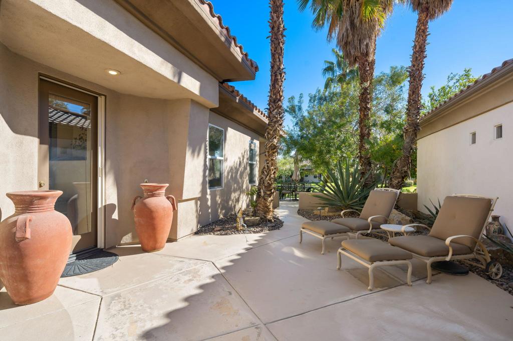 Mission Hills/Lake Front - Residential