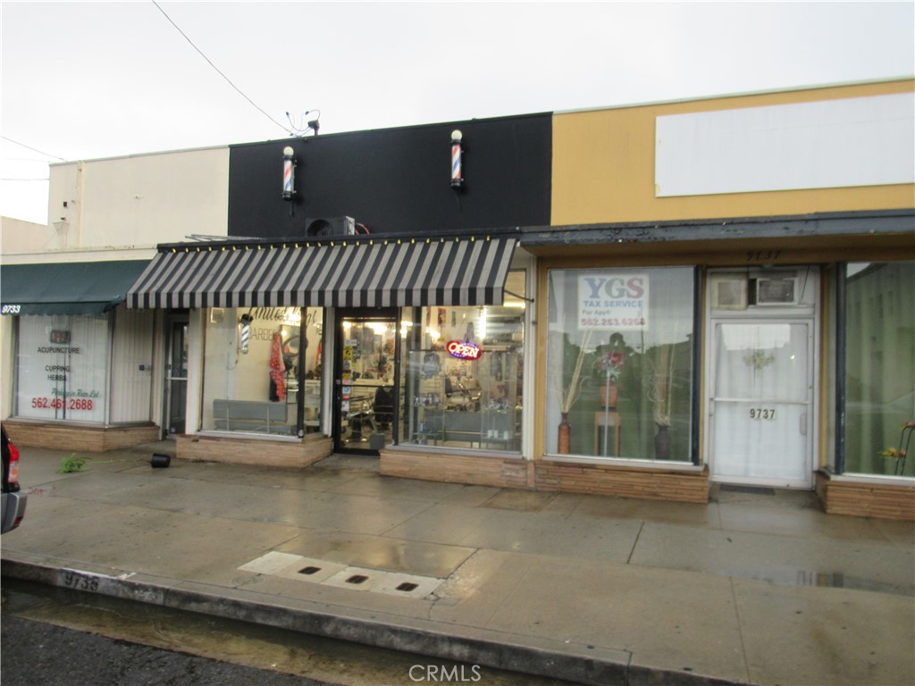 Commercial Retail Building with many possible uses. THE ZONING HAS BEEN CHANGED TO COMMERCIAL AND RESIDENTIAL. It’s centrally located within one block from the main boulevard and walking distance to restaurants, stores, banks and the post office. It features 3 retail spaces that combined measure 4,000 sq ft plus there are 3 storage spaces that measure approximately 770 sq ft. One of the storage spaces is rented and the other two are being used by the owner. This is on a lot that measures 5,705 sq ft. There's also ample city parking behind the building.
This property can be further developed. Check with the city for all the possibilities.