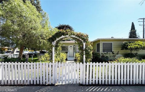 Photo of 526 W Water Street, Anaheim, CA 92805 (MLS # OC25224172)