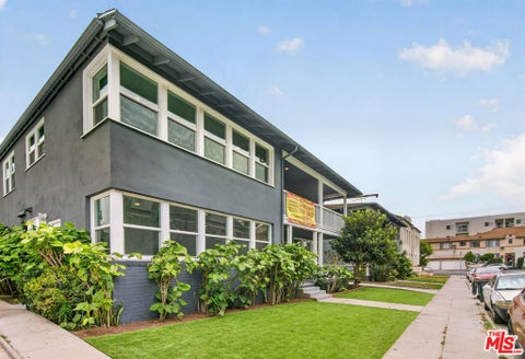 Photo of 134 S Edgemont Street, Los Angeles, CA 90004 (MLS # 26978145)