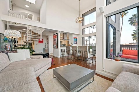 Photo of 881 Thomas Ave Ave #21, San Diego, CA 92109 (MLS # 260003419SD)